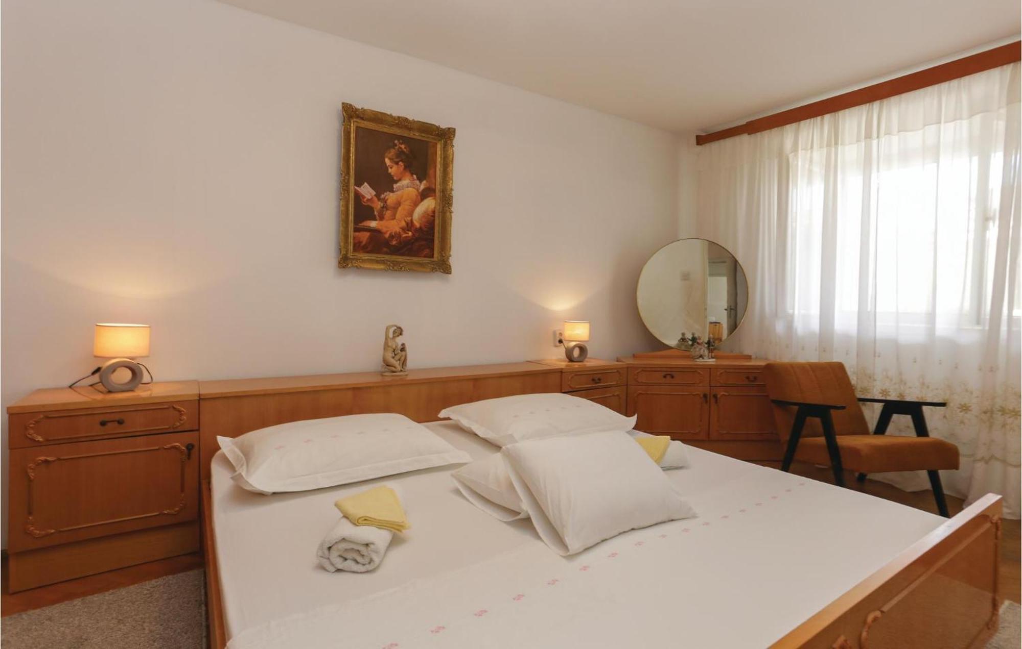 2 Bedroom Stunning Apartment In Kastel Kambelovac Kaštela Esterno foto